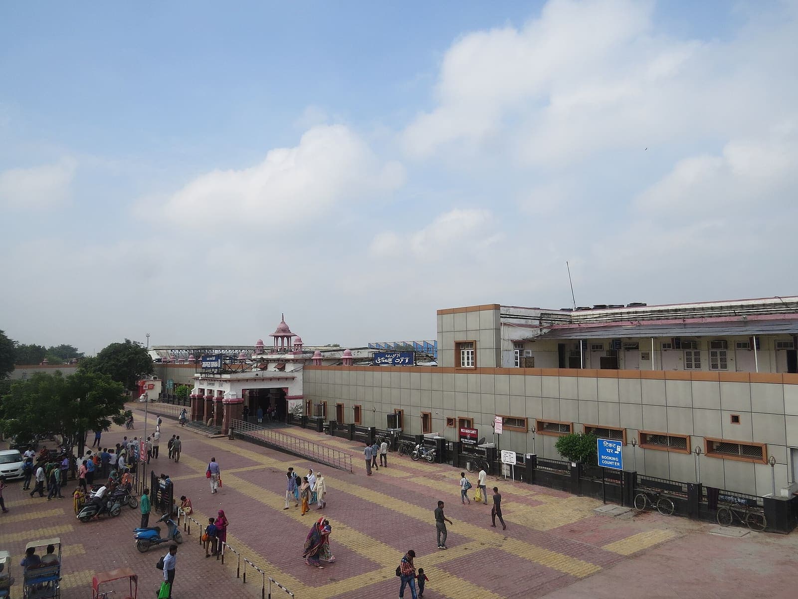 The main building of Agra Cantt railway station, with its forecourt in front, seen in daylight